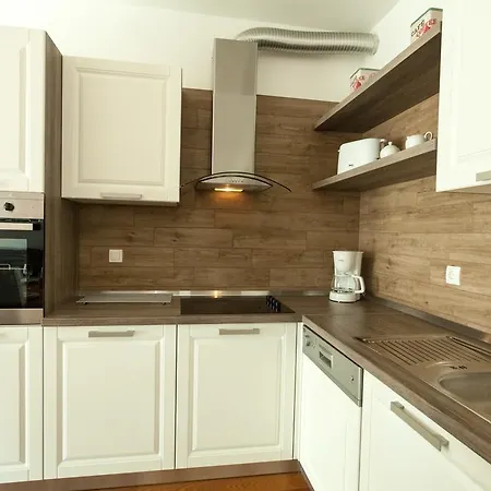 Deluxe Neli * זאדאר