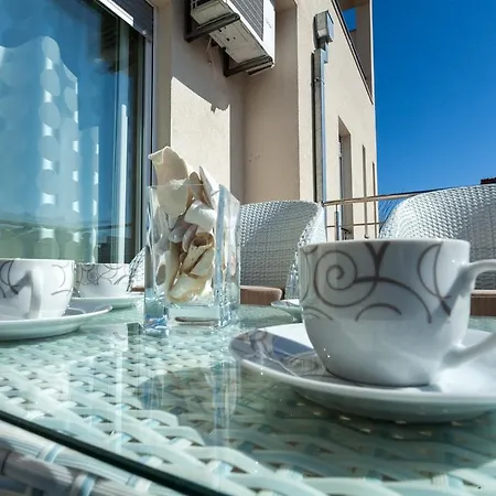 Deluxe Neli זאדאר