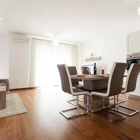 Deluxe Neli * זאדאר