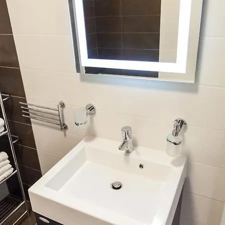 Deluxe Neli *