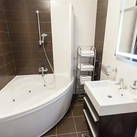 Deluxe Neli アパート ザダル