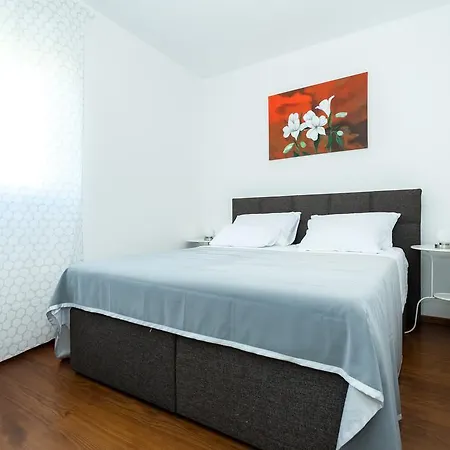 Deluxe Neli Zadar